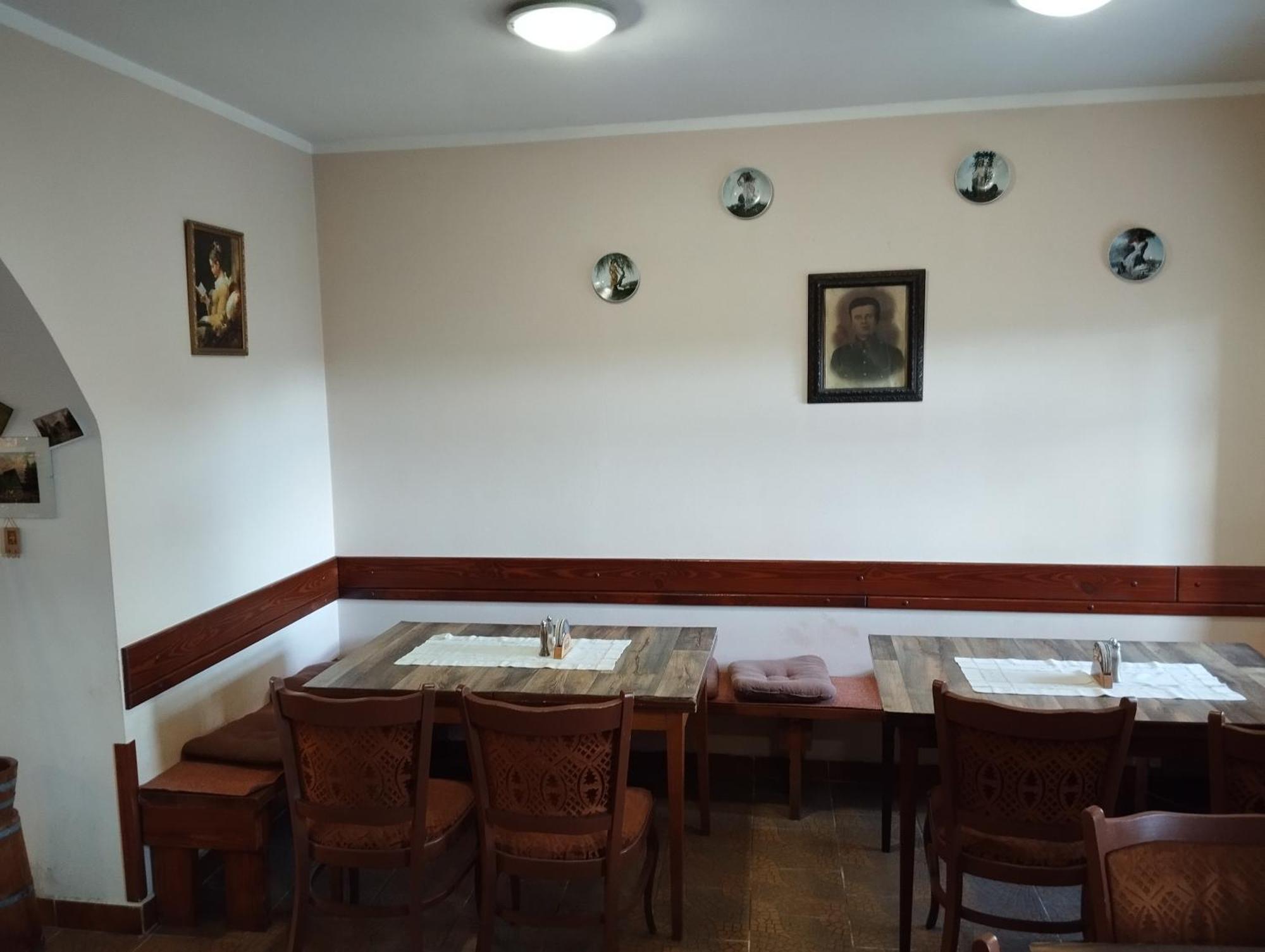 Restaurace A Penzion Vlci Jama ฮอร์นีบลาทนา ภายนอก รูปภาพ