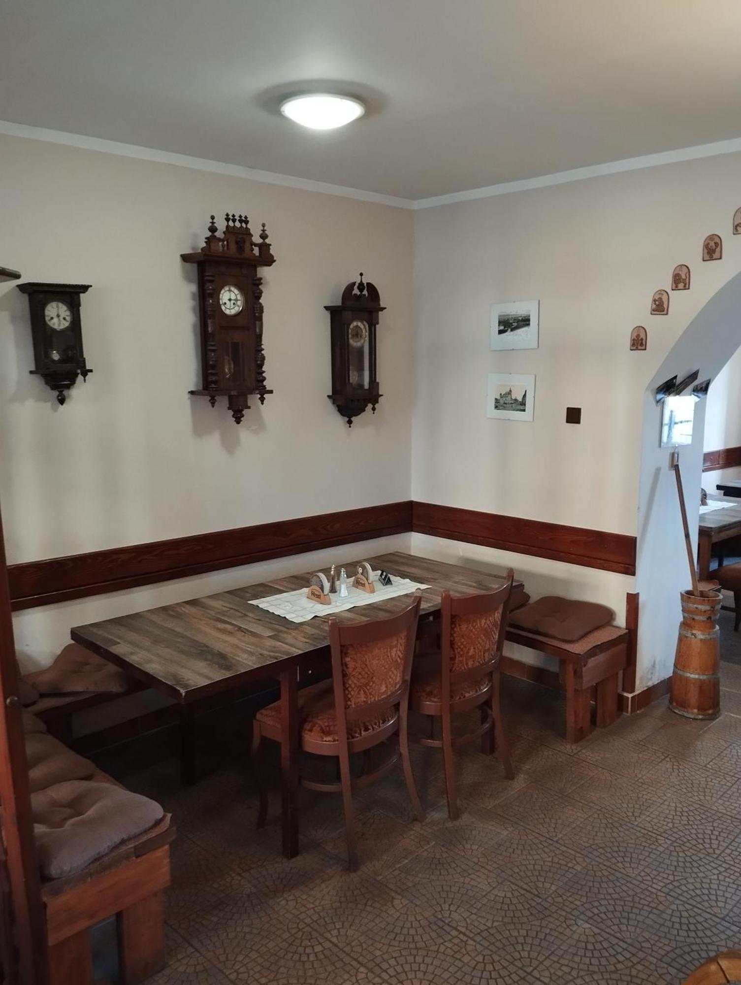 Restaurace A Penzion Vlci Jama ฮอร์นีบลาทนา ภายนอก รูปภาพ